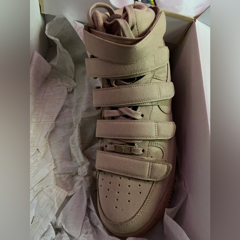 Billie Eilish mushroom nike sneakers. Size 10.5 men’s/12 women’s. - Picture 2 of 6